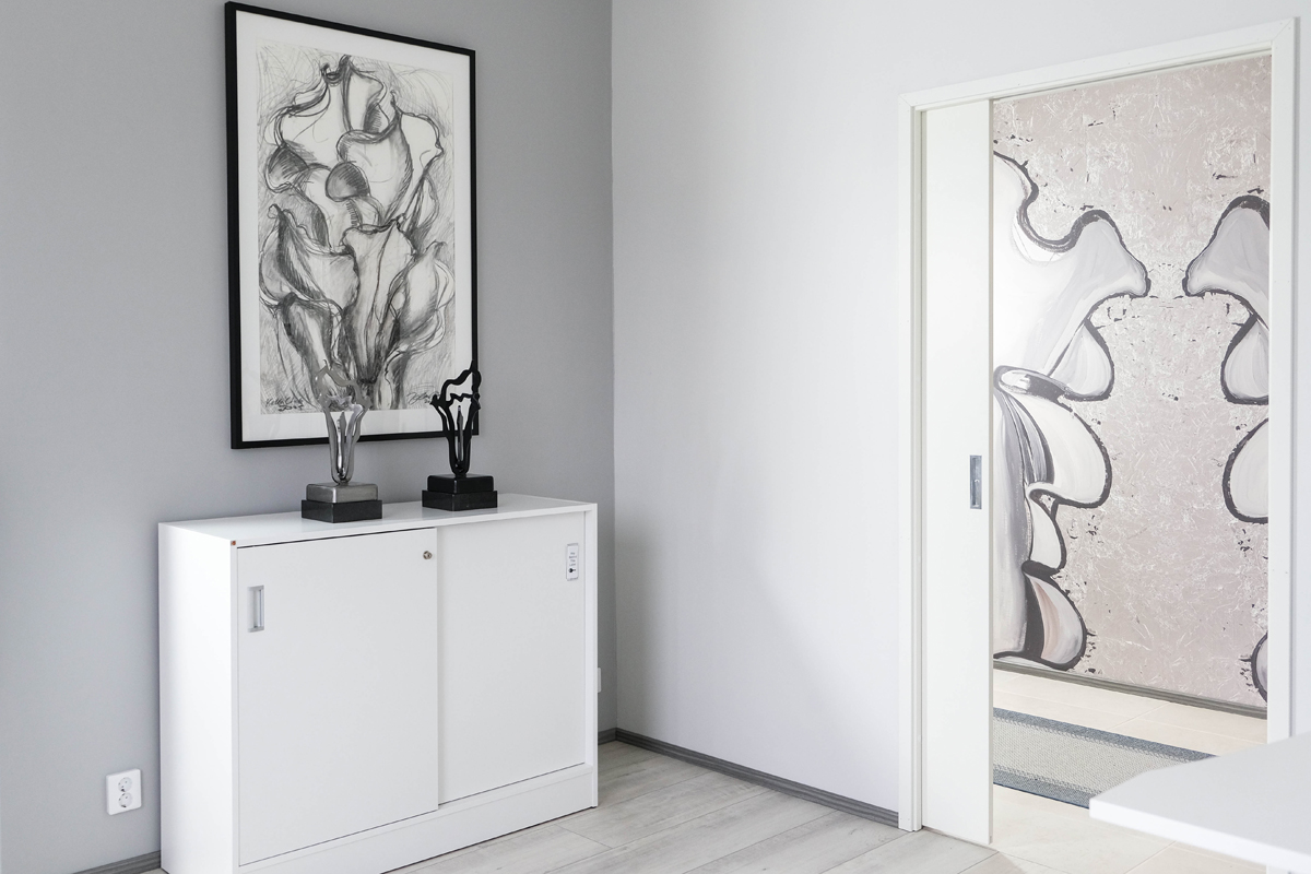 Valkoinen Liune työhuoneessa Valkoinen Liune työhuoneessa